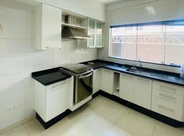 Casa · 2 Quartos · 2 Vagas · Casa Para Alugar No Centro de São João del Rei, 2 Quartos