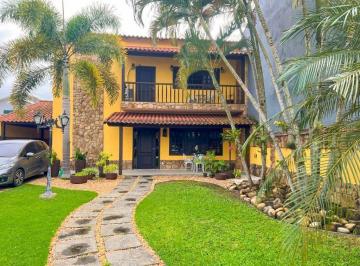 Casa · 200m² · 5 Quartos · 1 Vaga · Casa Em Marica, Maricá/rj de 200 m² 5 Quartos À Venda por R$1.600.000