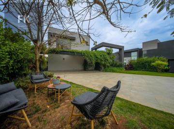Casa · 477m² · 4 Quartos · 4 Vagas · Imoveis - Em Alphaville
