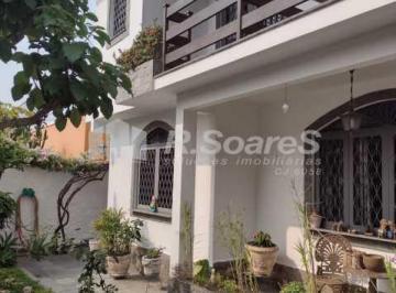 Casa · 219m² · 5 Quartos · 6 Vagas · Espetacular Casa Com Piscina E 5 Quartos Sendo Um Suíte Master