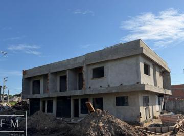 Casa · 106m² · 3 Quartos · 1 Vaga · Sobrado Alto Padrão Em Balneário Piçarras Sc