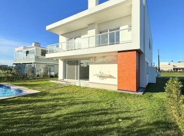 Casa · 367m² · 4 Quartos · 2 Vagas · Casa À Venda - Em Passo de Torres