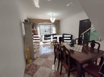 Sala · Sobrado Residencial Com 03 Dormitórios, Quintal Amplo Com Um Lindo Espaço Gourmet E 08 Vagas de Gara