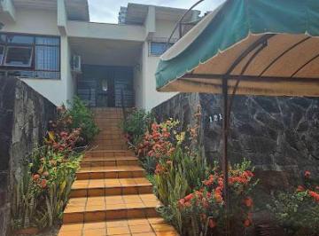 Casa · 256m² · 4 Quartos · 4 Vagas · Casa Em Centro, Londrina/pr de 256 m² 4 Quartos À Venda por R$1.100.000