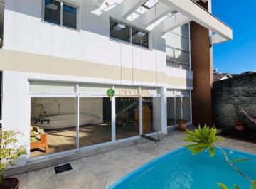 Casa · 215m² · 3 Quartos · 2 Vagas · Casa Em Coqueiros, Florianópolis/sc de 215 m² 3 Quartos À Venda por R$2.800.000