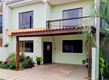 Casa · 138m² · 4 Quartos · 2 Vagas · Sobrado Em Fazendinha, Curitiba/pr de 138 m² 4 Quartos À Venda por R$750.000