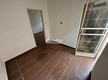Casa · 130m² · 3 Quartos · Casa Com 3 Quartos Sendo 1 Suíte Disponível Para Venda No Bairro Centro Em Uberlândia - Mg