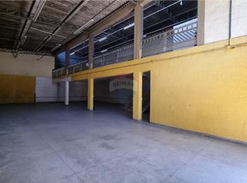 Comercial · 2 Vagas · Galpão Para Locação de 423,64 m²
