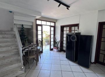 3 · Casa de 329 m² Com 5 Quartos Sendo 2 Suítes Na Agronômica
