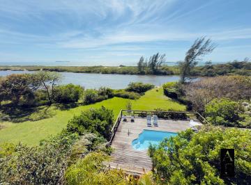 Casa · 175m² · 4 Quartos · 2 Vagas · Casa Em Garopaba Vista E Mar E Lagoa