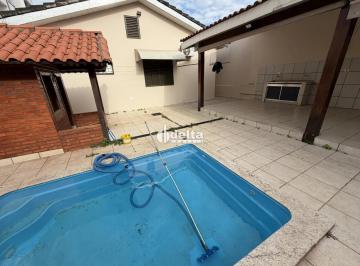 Casa · 250m² · 3 Quartos · 4 Vagas · Casa Com 3 Quartos Sendo Suítes Disponível Para Locação E Venda No Bairro Tabajaras Em Uberlândia - Mg
