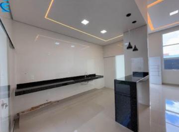 Foto 01 · Casa Com 3 Quartos (1 Suíte), Cozinha Estilo Americana E 2 Vagas, Excelente Acabamento.