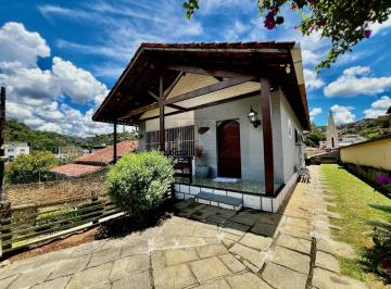 Casa · 130m² · 3 Quartos · 4 Vagas · Casa Para Venda Em Teresópolis, Várzea, 3 Dormitórios, 1 Suíte, 3 Banheiros, 4 Vagas