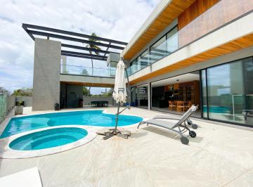 Casa · 490m² · 5 Quartos · 3 Vagas · Viva o Privilégio de Ter o Mar Como Vizinho. Localizada No Cond. Corais Do Sonho