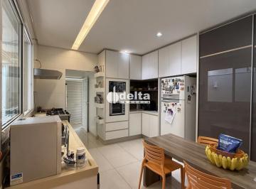 Casa · 607m² · 3 Quartos · 6 Vagas · Casa Em Condomínio Com 3 Suítes, Disponível Para Venda No Bairro Jardim Karaiba Em Uberlândia - Mg