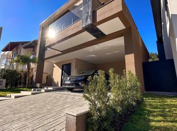 Casa · 226m² · 3 Quartos · 2 Vagas · Casa Alto Padrao Condominio Fechado Em Balneario Picarras Sc