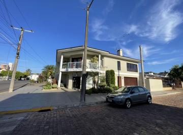 Casa · 330m² · 3 Quartos · 2 Vagas · Casa Ampla de Esquina No Bairro Goiás Em Santa Cruz Do Sul!