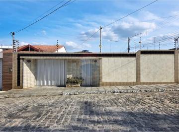 Casa · 160m² · 3 Quartos · 6 Vagas · Casa a Venda Com 3 Quartos, Sendo Uma Suíte E 6 Vagas No Nova Brasília Em Campina Grande - Pb