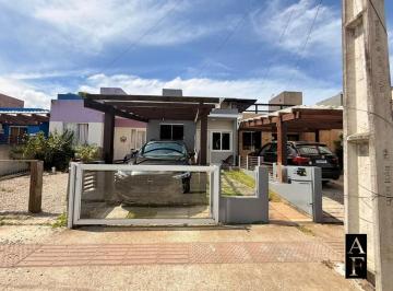 Casa · 55m² · 2 Quartos · 1 Vaga · Casa a Venda Em Garopaba