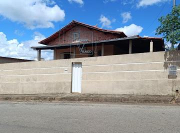 Casa de 3 quartos, Mateus Leme · Casa Com 3 Quartos (1 Suíte), Àrea Gourmet, Próximo Ao Centro de Mateus Leme.