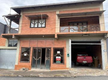 Casa · 554m² · 4 Quartos · 2 Vagas · Sobrado À Venda No Centro de Guaramirim - 4 Quartos (1 Suíte), Mobiliado, Financiamento Liberado