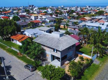 Casa · 146m² · 4 Quartos · 1 Vaga · Sobrado À Venda No Bairro Itapuan - Balneário Gaivota/sc