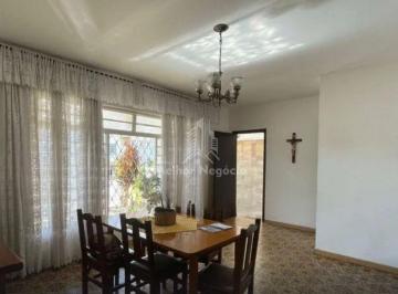 Casa · 230m² · 3 Quartos · 3 Vagas · Casa À Venda Com 3 Quartos, 2 Banheiros Localizado No Bairro Castelinho - Piracicaba Sp