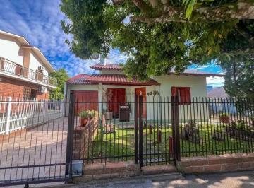 Casa · 150m² · 2 Quartos · 2 Vagas · Casa Completa Com Quiosque E Piscina Em Santa Cruz Do Sul
