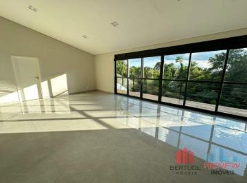 Casa · 320m² · 3 Quartos · 4 Vagas · Casa Recém - Reformada À Venda – Sofisticação, Integração E Vista Para a Natureza