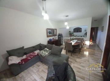 Casa · 302m² · 5 Quartos · 5 Vagas · Casa Em Vila Arens II, Jundiaí/sp de 302 m² 5 Quartos À Venda por R$890.000