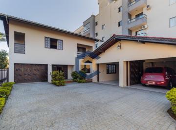 Casa · 220m² · 4 Quartos · 2 Vagas · Sobrado No Saguaçú Amplo por R$1.100.000,00.