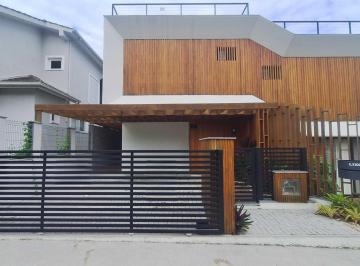 Casa · 126m² · 3 Quartos · 2 Vagas · Casa 3 Suítes Ferraz Com Amplo Terraço
