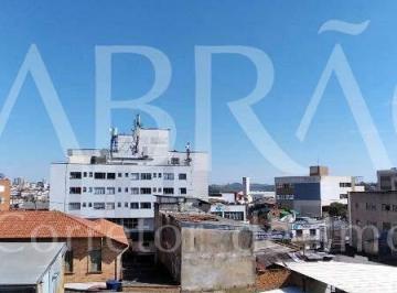 Apartamento · 30m² · 1 Quarto · Apartamento Para Alugar Com Um Quarto No Centro.