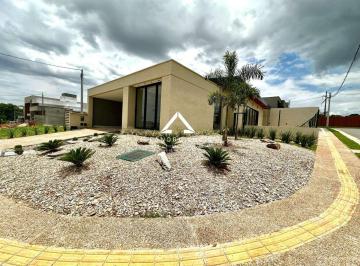 Casa · 200m² · 3 Quartos · 4 Vagas · Casa Em Condomínio Para Venda Em Senador Canedo, Jardins Capri, 3 Dormitórios, 3 Suítes, 4 Banheiros