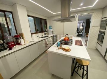Casa · 200m² · 3 Quartos · 2 Vagas · Venda Casa Em Vila, 03 Quartos, 2 Suítes, 3 Salas, Lareira, 02 Vagas!