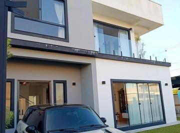25152594_4.jpg · Sobrado a Venda de Esquina No Balneário Atami