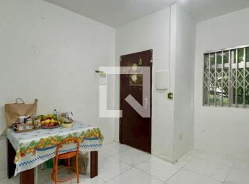 Esta encantadora casa oferece um ambiente acolhedor com três quartos espaçosos e · Casa À Venda - Pinheiros, 3 Quartos, 130 m²