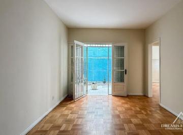 Apartamento · 77m² · 2 Quartos · Térreo Com 2 Pátios No Bom Fim