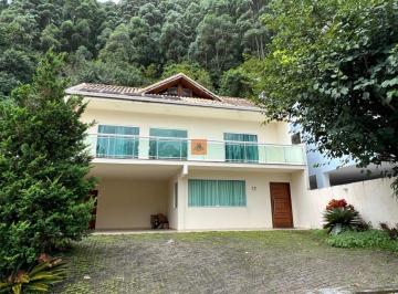 Foto 01 · Casa de Luxo Em Condomínio Em Cascatinha, Nova Friburgo - Rj: 3 Quartos, 3 Suítes, 204,30 m² - Imperdív