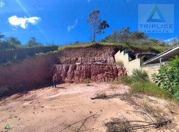 a9b6dce7f3295d69e566b0c4fa2ac5a4.jpg · Terreno Amplo Em Rua Tranquila E Sem Saída. Localização Privilegiada No Bairro Grama. Próximo Ao Bah