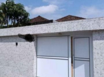 Casa · 142m² · 4 Quartos · 2 Vagas · Casa Em Santa Maria, Santos/sp de 142 m² 4 Quartos À Venda por R$630.000