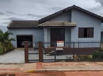 Casa · 2 Quartos · 1 Vaga · Casa Com 160 m² de Área Construída