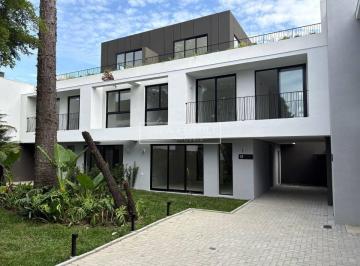 Casa · 190m² · 3 Quartos · 2 Vagas · Sobrado de Condomínio Com 3 Quartos, 3 Suítes, 190 m², À Venda por R$2.143.600 - Guabirotuba, Cur