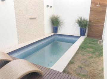 Casa · 160m² · 2 Quartos · 2 Vagas · Casa Residencial Com 2 Quarto Sendo 2 Suíte Disponível Para Venda No Bairro Vigilato Pereira Em Uber