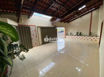 Casa · 250m² · 3 Quartos · 3 Vagas · Casa Com 5 Quartos Sendo 3 Suítes Disponível Para Venda No Bairro Pampulha Em Uberlândia - Mg