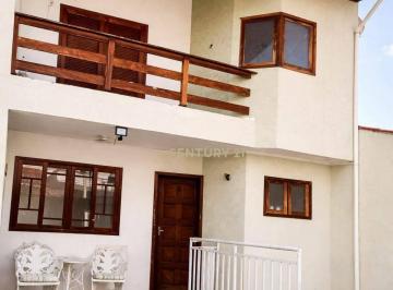 8dc0fb9bf5d8f497be5d41349880e68e.jpg · Casa Com 3 Quartos Sendo Um Suíte