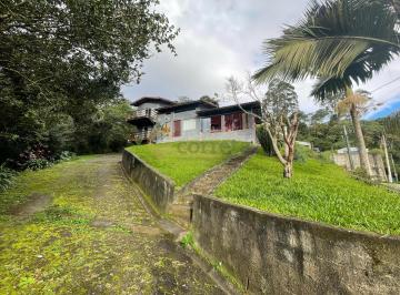 Casa · 180m² · 3 Quartos · 2 Vagas · Duas Casas Em Condomínio Fechado, Com Linda Vista E Amplo Terreno.