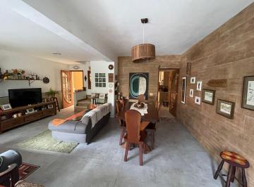 Casa · 160m² · 5 Quartos · Casa Em Excelente Localização. Medindo Aproximadamente 160 m² - Centro - Nova Friburgo