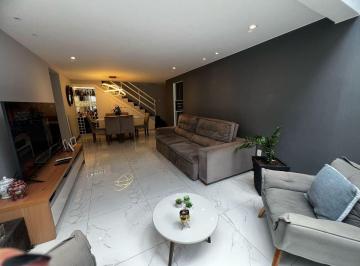 Casa · 197m² · 4 Quartos · 2 Vagas · Linda Cobertura de Frente, Clara E Ensolarada, Medindo Aproximadamente 197 m² - Cônego - Nova Friburg