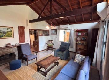 Casa · 250m² · 5 Quartos · 4 Vagas · Casa de 250 m² Com 5 Quartos Nos Açores